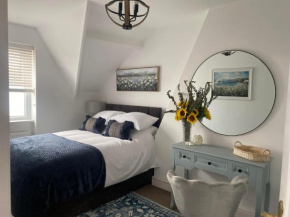 The Penthouse at Percy House Pet Friendly 2 Bedroom Apartment in Porthcawl Sleeps 4 people Located in the town centre